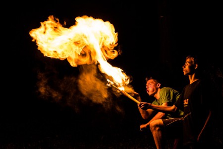 Feuershow bei Ferienlager